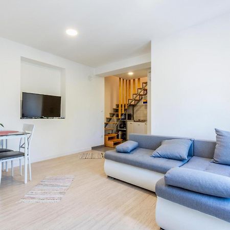 Gorgeous Apartment In Omis With Kitchen Extérieur photo