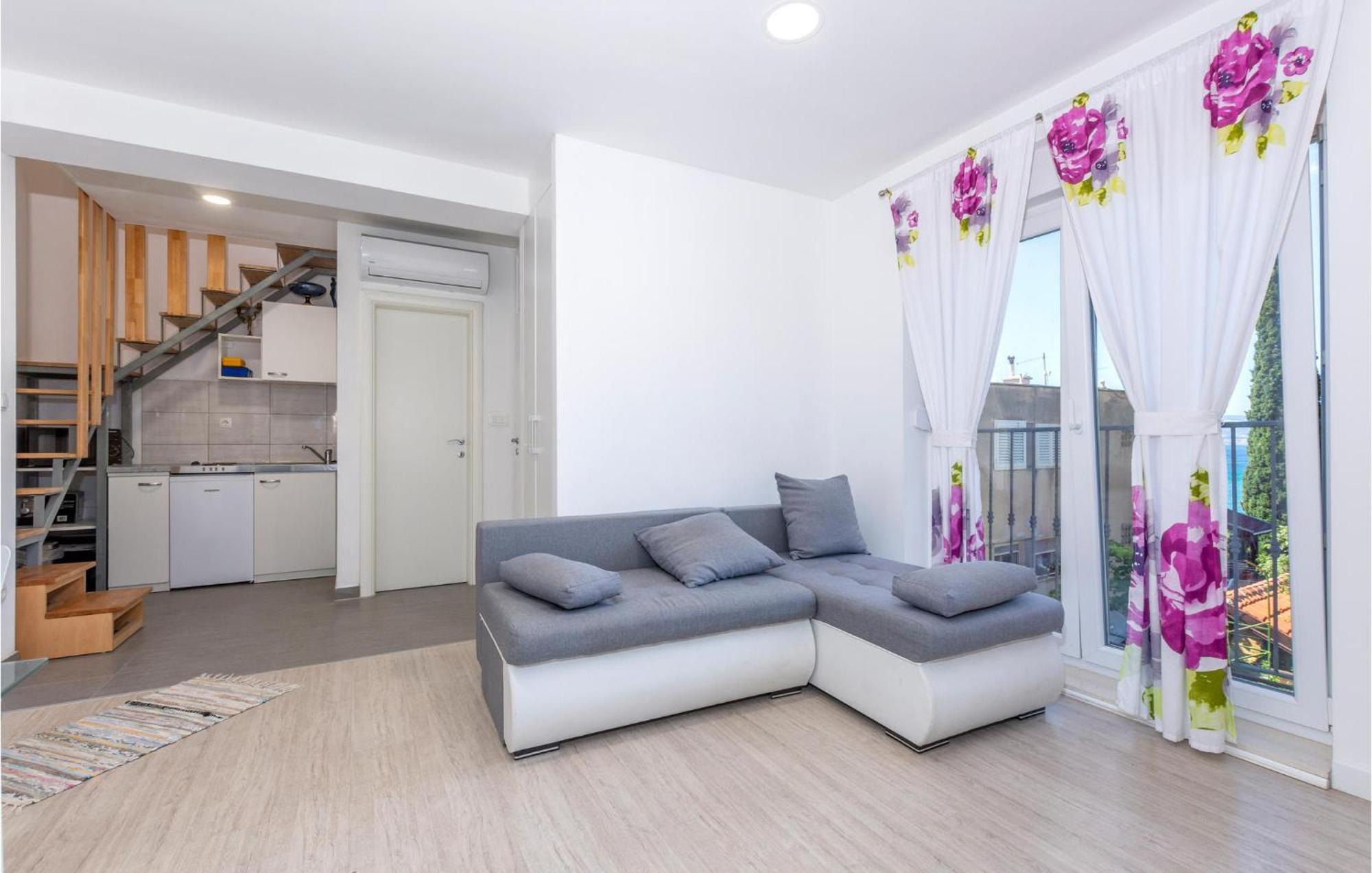 Gorgeous Apartment In Omis With Kitchen Extérieur photo